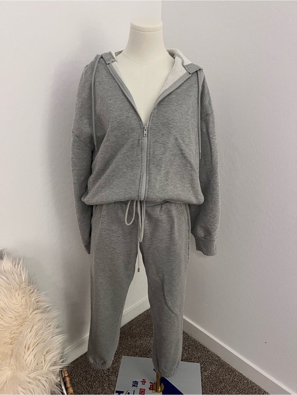 ALO Yoga Women’s Heather Gray Sweatpants and Jacket